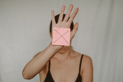 Was macht es Frauen schwierig, gewaltfrei zu leben? 